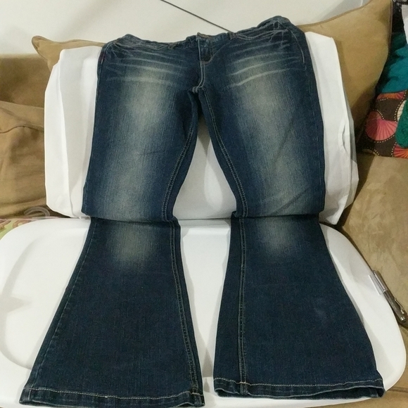 Maurices Molli Flare Dark Wash - size 5/6 Long - Picture 4 of 7